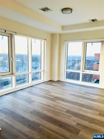 $4,125 | 1 Executive Drive, Unit 311, Fort Lee, NJ 07024