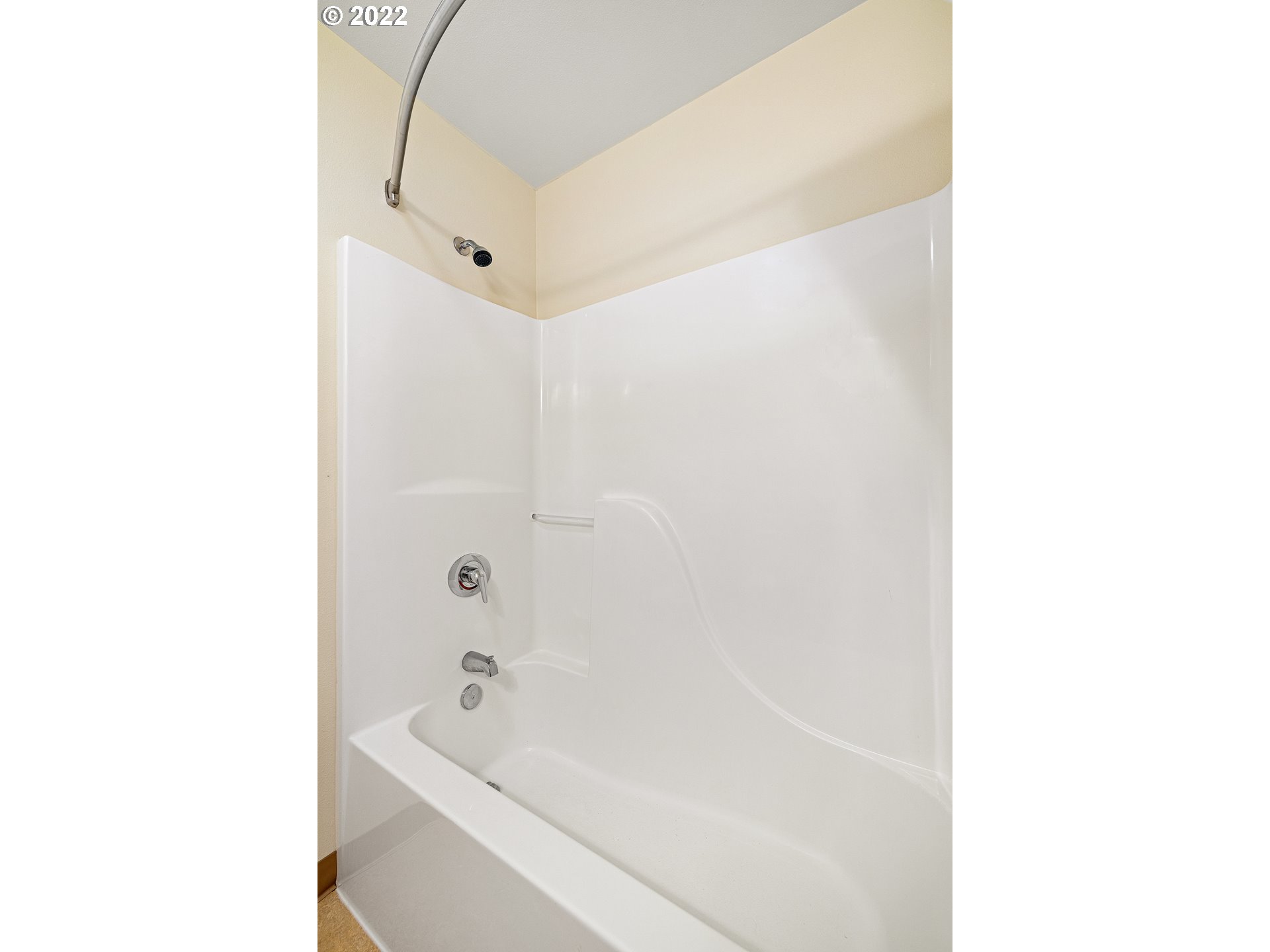 347 Rustic Place, Unit 8 Eugene, OR 97401 - Photo 22 of 31 a bathroom with a bathtub and shower