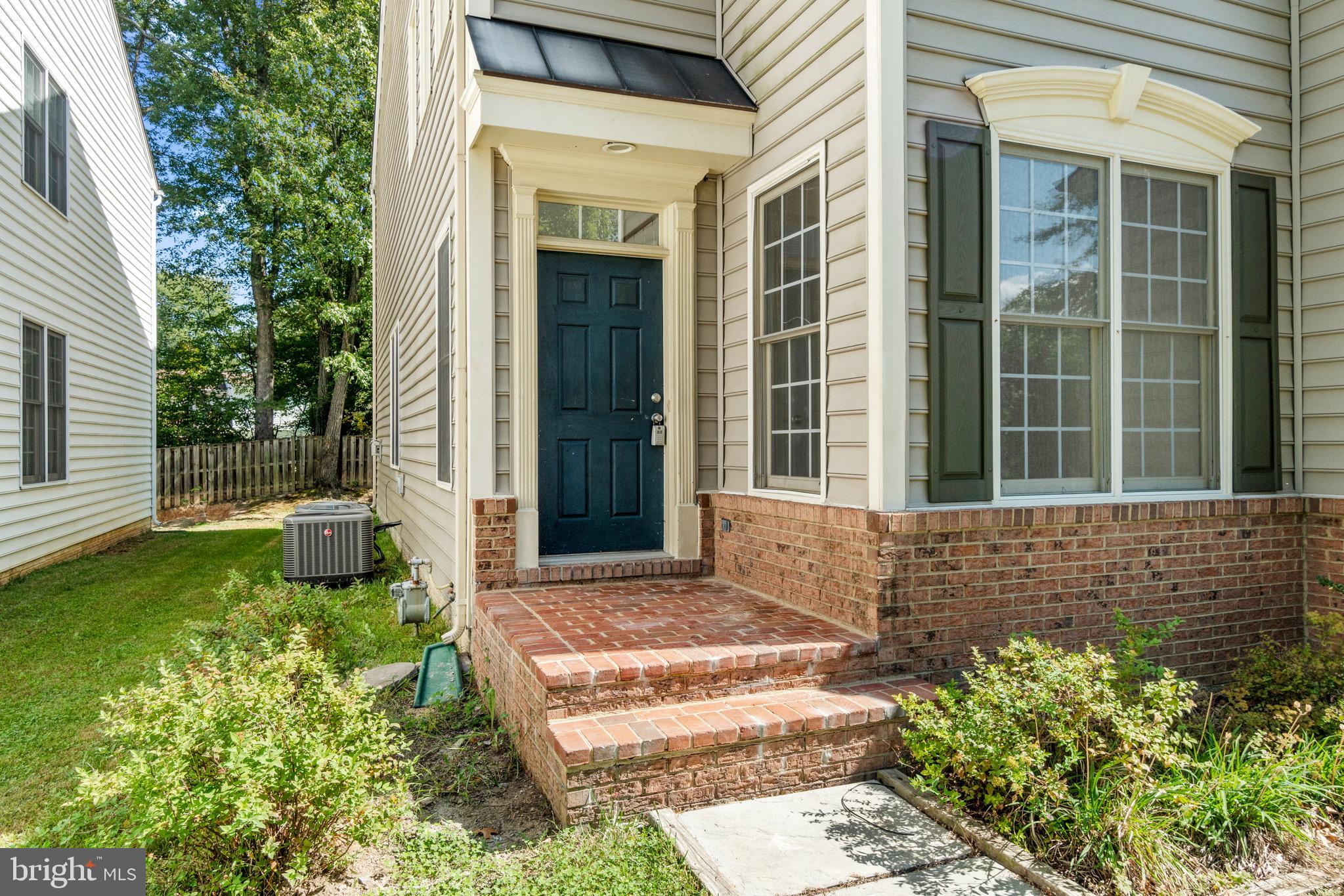 13049 Taverner Loop Woodbridge, VA 22192 - Photo 2 of 32