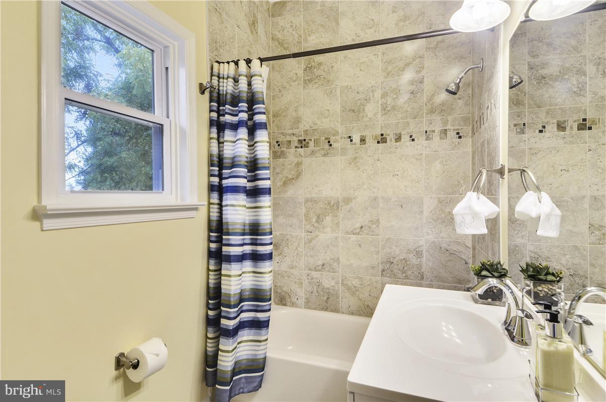 14215 Seneca Road Germantown, MD 20874 - Photo 14 of 27 Bath