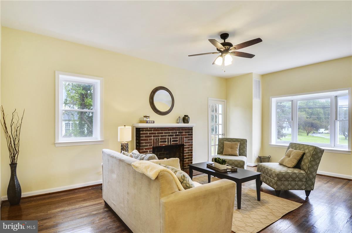 14215 Seneca Road Germantown, MD 20874 - Photo 6 of 27 Living Room leading to side deck