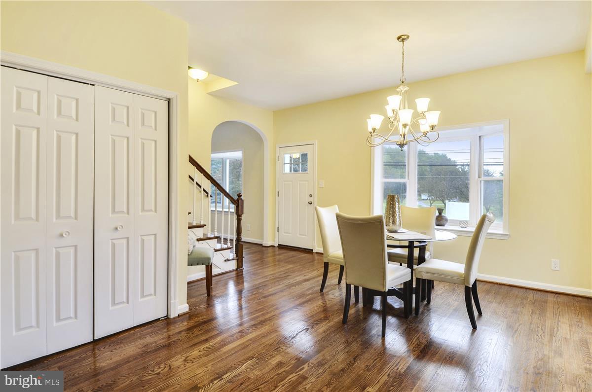 14215 Seneca Road Germantown, MD 20874 - Photo 10 of 27 Spacious Dining Room