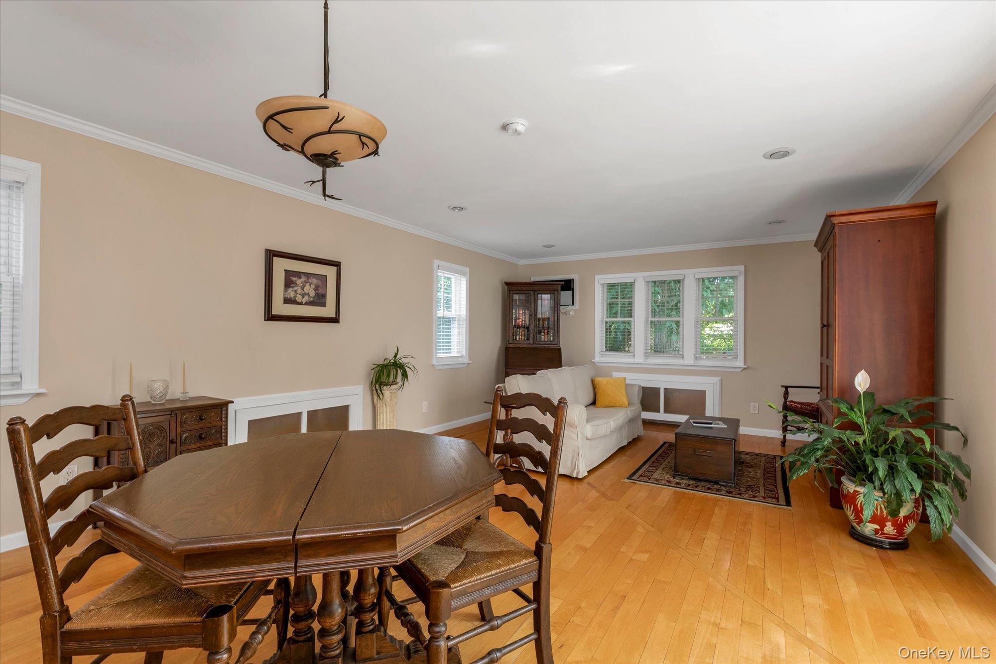 2 Inwood Road Glen Cove, NY 11542 - Photo 4 of 27