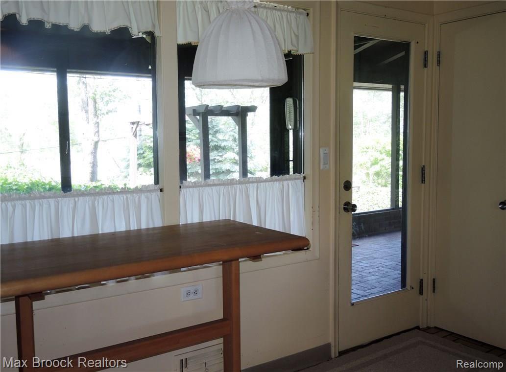 840 North Pemberton Road Bloomfield Hills, MI 48302 - Photo 10 of 42 ENTRY FROM THE KITCHEN TO THE COVERED PORCH