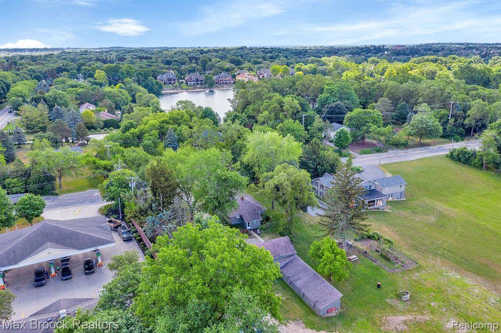 19011 Beck Road Northville, MI 48168 - Photo 38 of 40