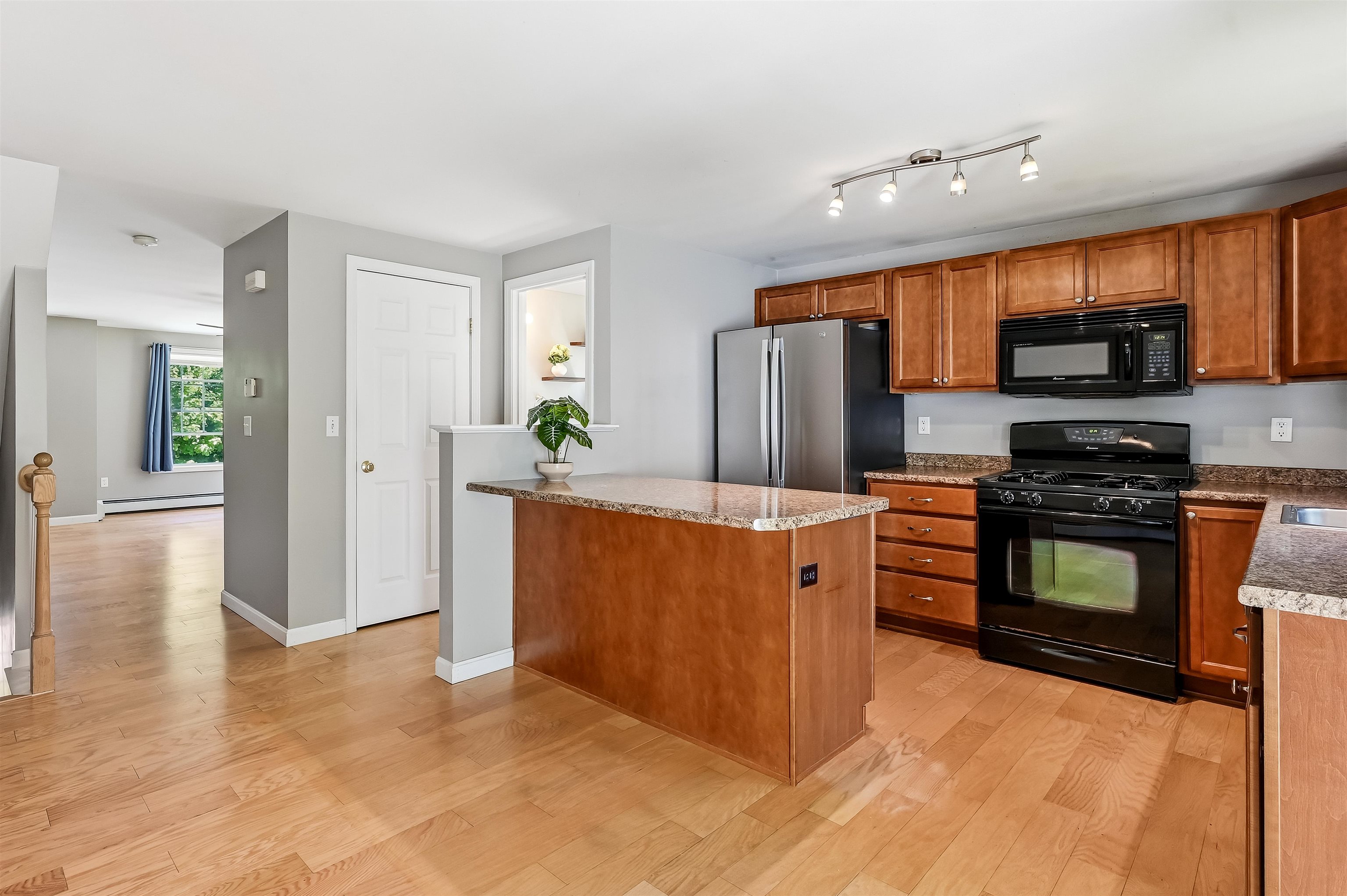 44 Church Street, Unit E Rochester, NH 03839 - Photo 14 of 37