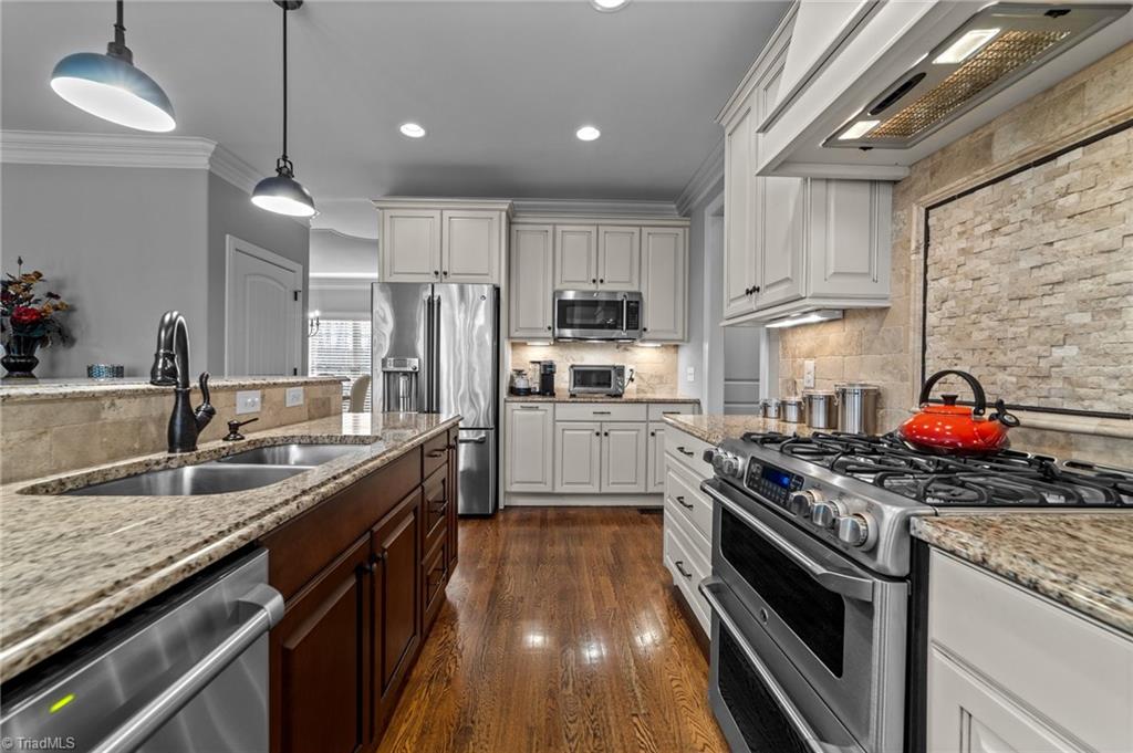 8444 Alice Player Drive Oak Ridge, NC 27310 - Photo 3 of 36