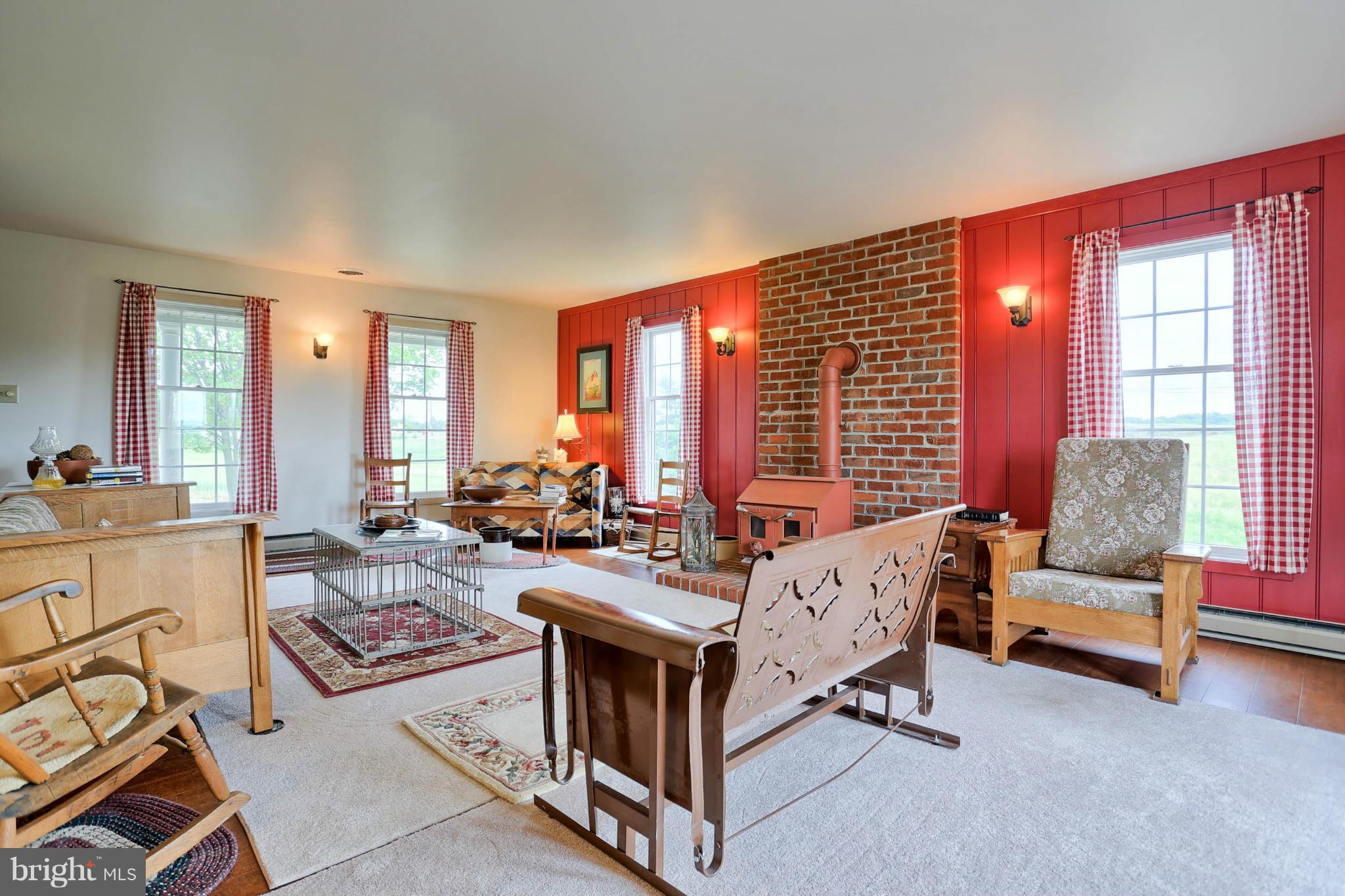 5205 Guitner Road Chambersburg, PA 17202 - Photo 11 of 30 Living Room