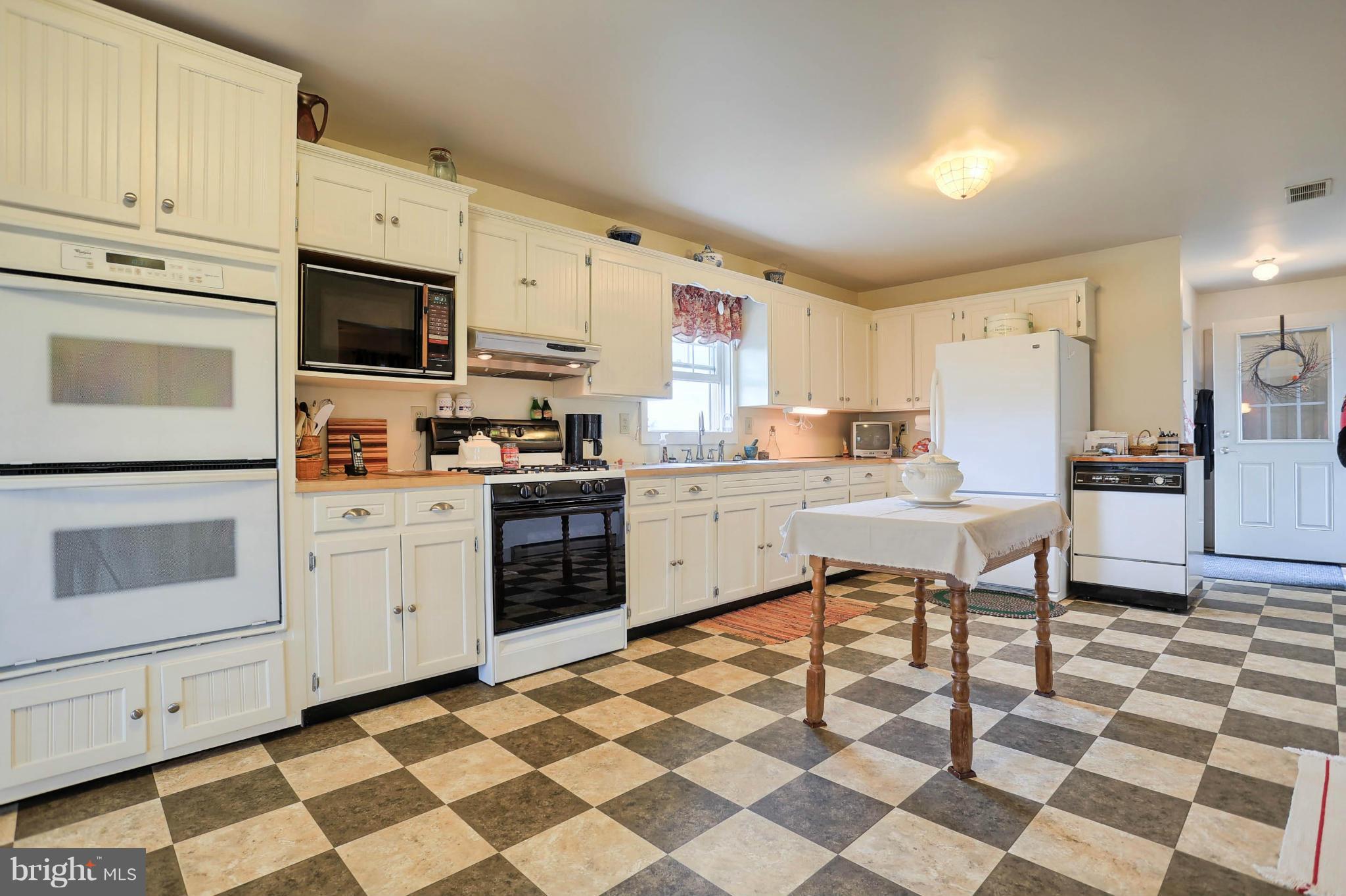 5205 Guitner Road Chambersburg, PA 17202 - Photo 12 of 30 Kitchen