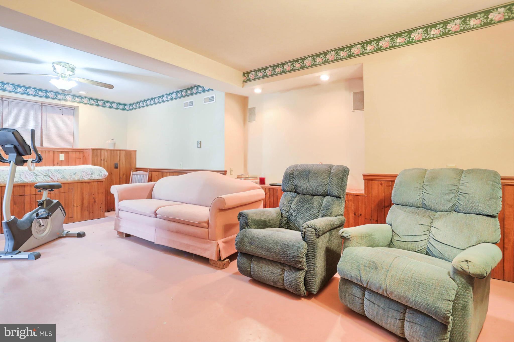 5205 Guitner Road Chambersburg, PA 17202 - Photo 25 of 30 Family Room
