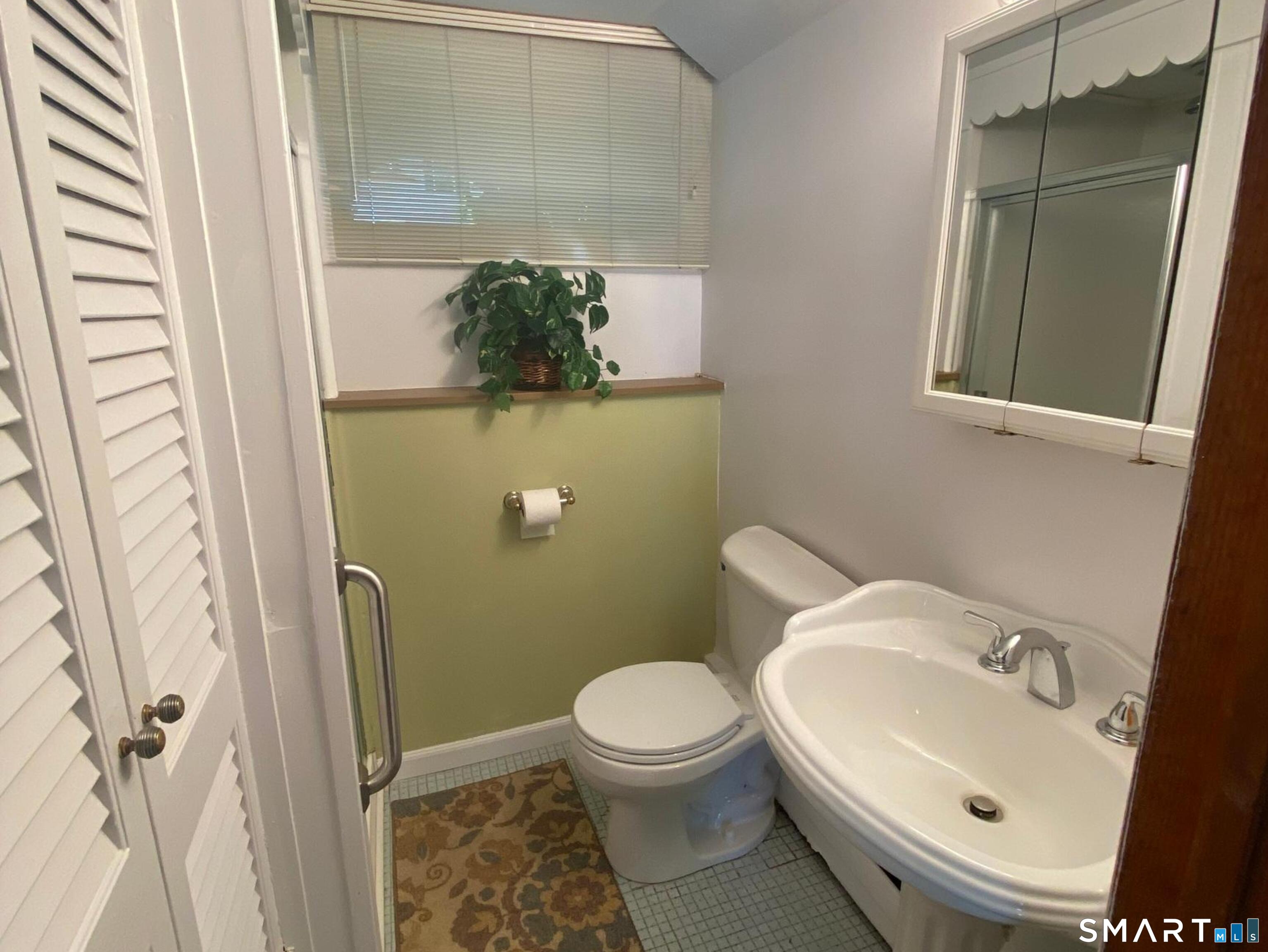 8 Commodore Street Norwich, CT 06360 - Photo 28 of 38