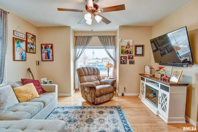 $132,900 | 203 West Poplar Street, Taylorville, IL 62568