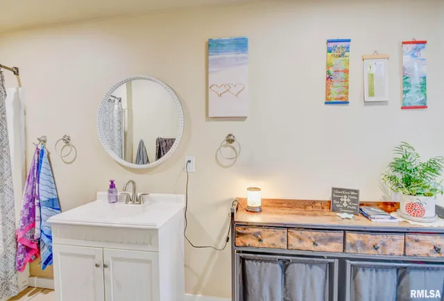 $132,900 | 203 West Poplar Street, Taylorville, IL 62568