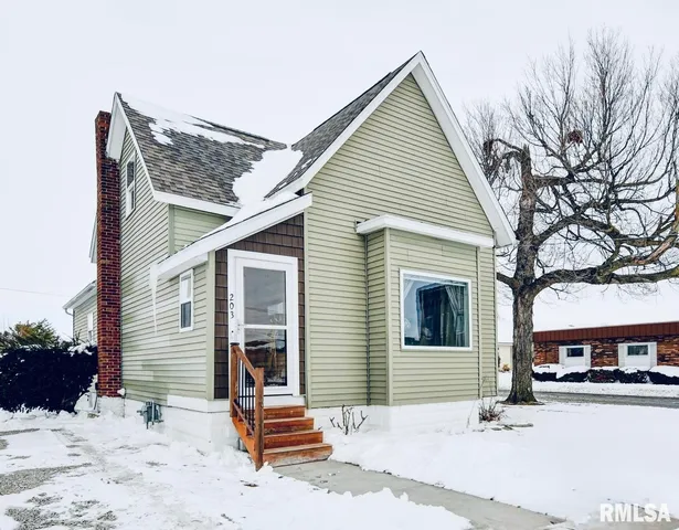 $132,900 | 203 West Poplar Street, Taylorville, IL 62568