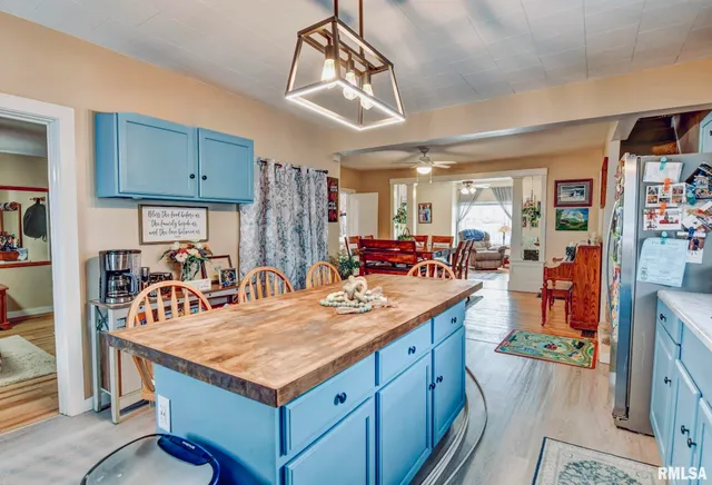 $132,900 | 203 West Poplar Street, Taylorville, IL 62568