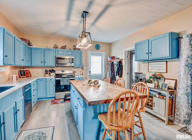 $132,900 | 203 West Poplar Street, Taylorville, IL 62568