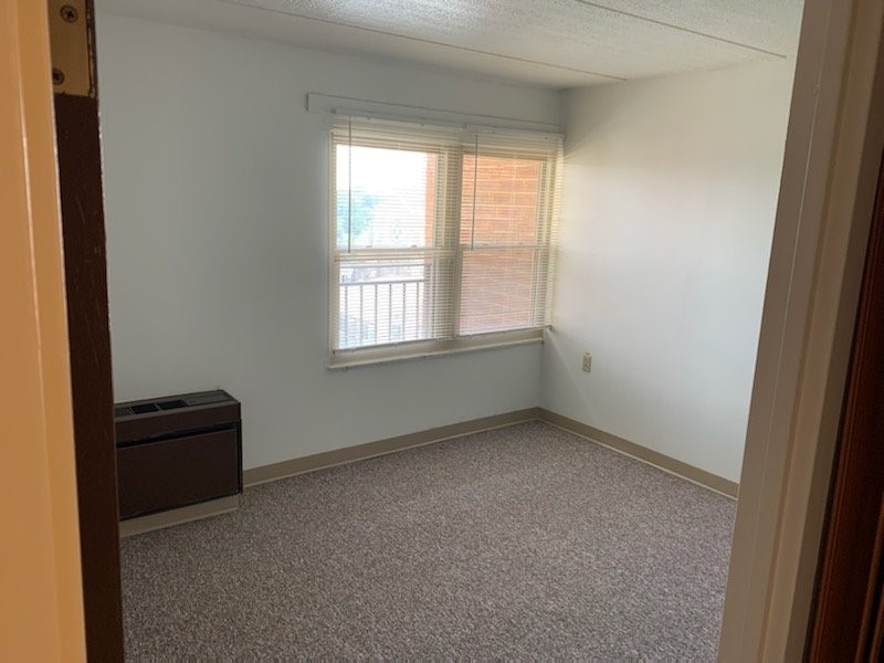 314 Washington Road Pittsburgh, PA 15216 - Photo 8 of 9 an empty room with windows