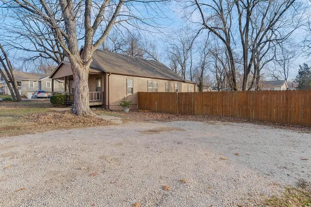 $160,000 | 3701 Shawnee Drive, Kansas City, KS 66106