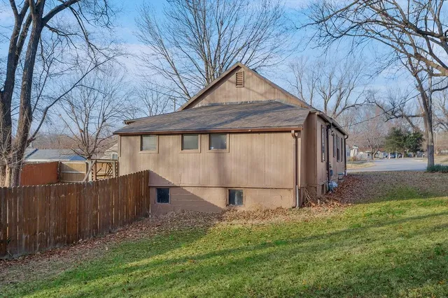 $160,000 | 3701 Shawnee Drive, Kansas City, KS 66106