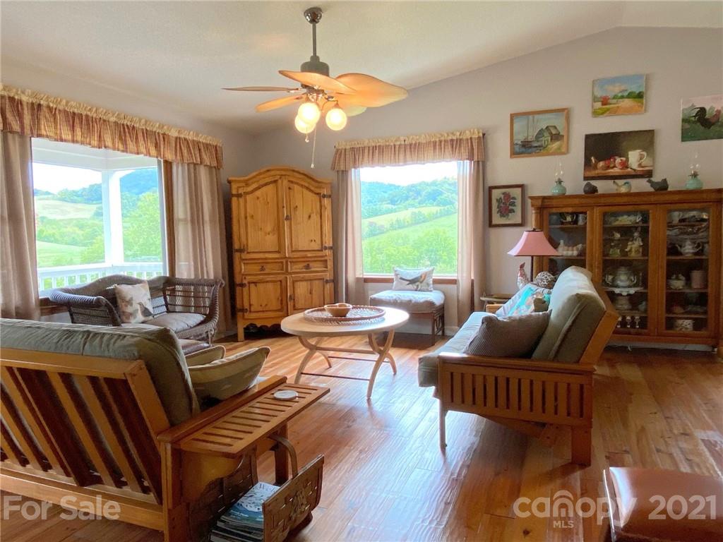 71 Rabbit Ham Road Leicester, NC 28748 - Photo 4 of 22 Gallery Image 4