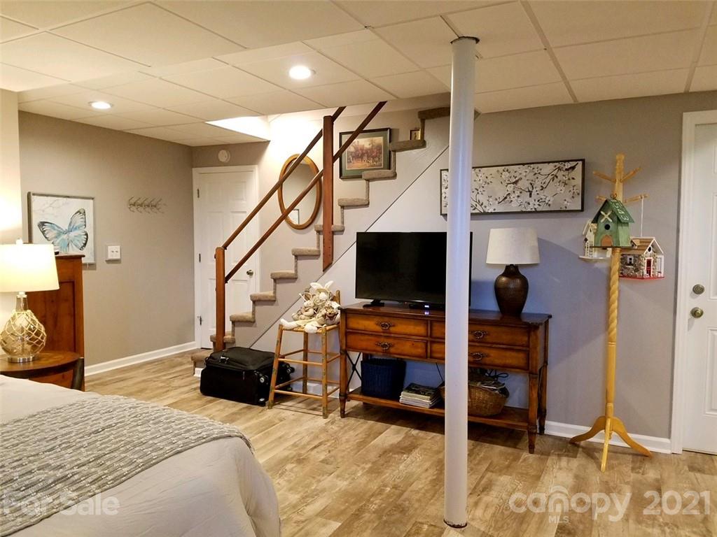 71 Rabbit Ham Road Leicester, NC 28748 - Photo 10 of 22 Gallery Image 10