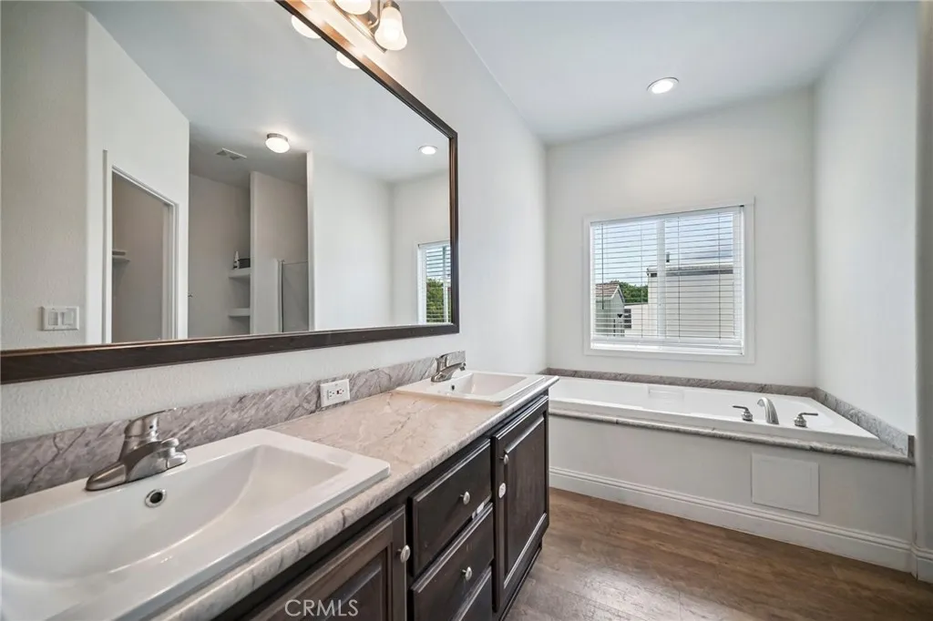 250 East Telegraph Road, Unit 307 Fillmore, CA 93015 - Photo 29 of 36 a bathroom with a sink and a large mirror