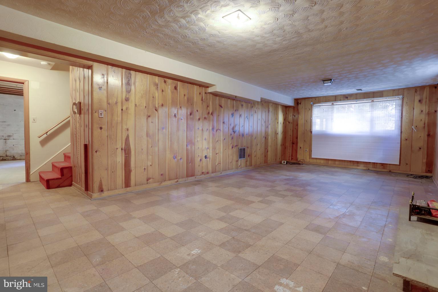 8802 2nd Avenue Silver Spring, MD 20910 - Photo 28 of 67 Enormous space for fun ...