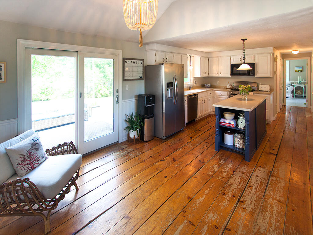 4 Windsor Road Sandwich, MA 02563 - Photo 11 of 33 17 (1)