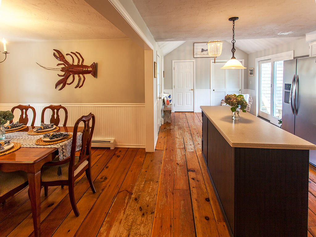 4 Windsor Road Sandwich, MA 02563 - Photo 13 of 33 20
