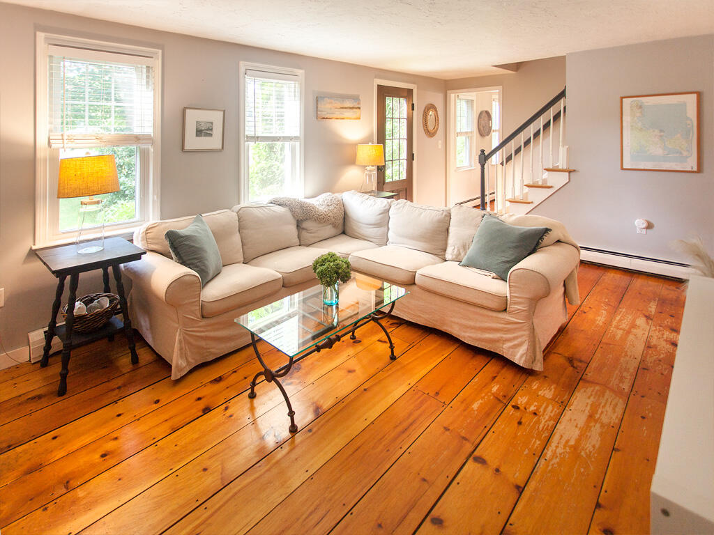 4 Windsor Road Sandwich, MA 02563 - Photo 15 of 33 23