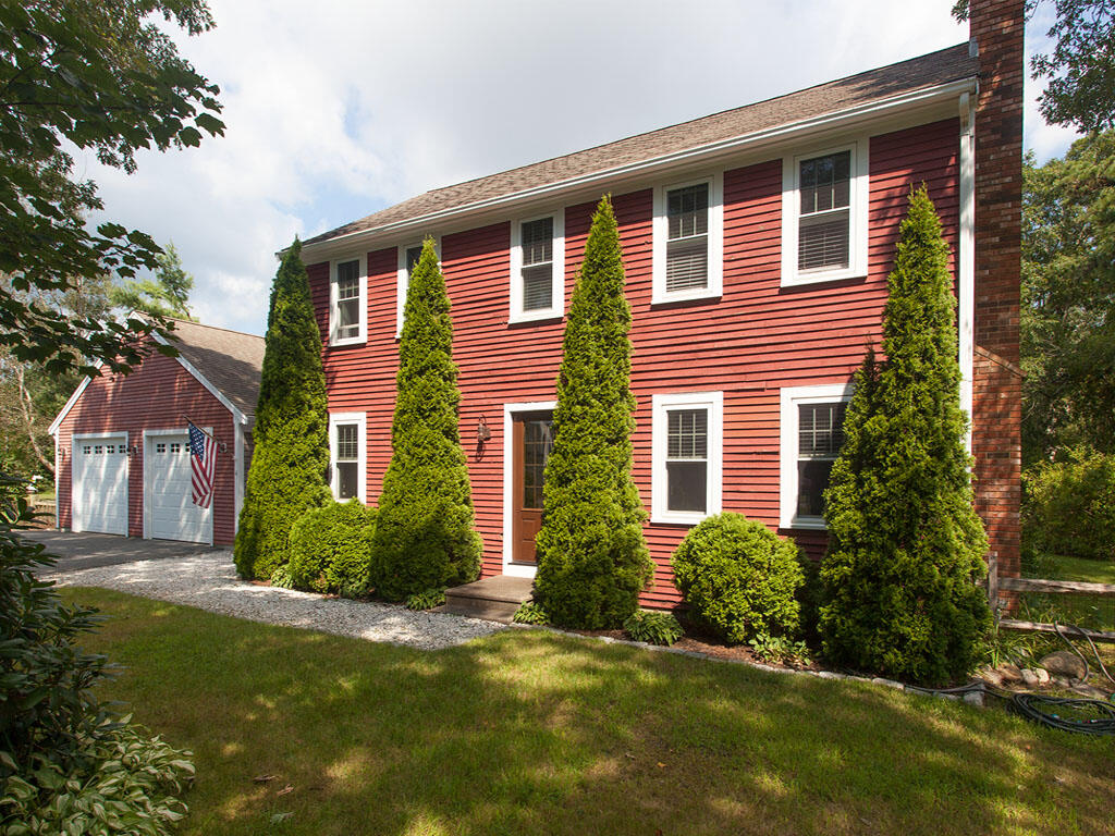 4 Windsor Road Sandwich, MA 02563 - Photo 2 of 33 2
