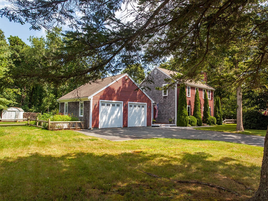 4 Windsor Road Sandwich, MA 02563 - Photo 3 of 33 6