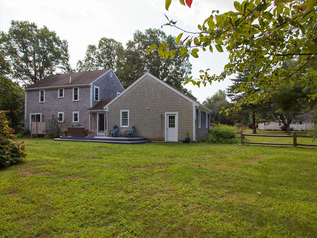 4 Windsor Road Sandwich, MA 02563 - Photo 6 of 33 11