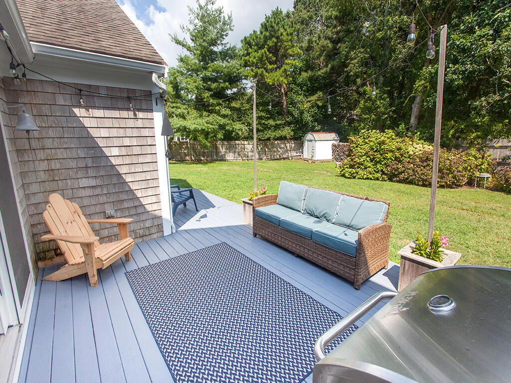 4 Windsor Road Sandwich, MA 02563 - Photo 9 of 33 38