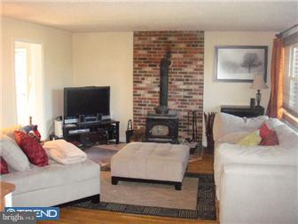 6 James Road Broomall, PA 19008 - Photo 4 of 11 Gallery Image 4