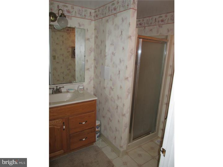 12107 Thornton Road Philadelphia, PA 19154 - Photo 16 of 25 Bathroom