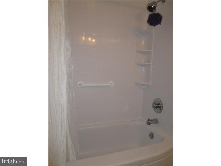 12107 Thornton Road Philadelphia, PA 19154 - Photo 18 of 25 Bathroom