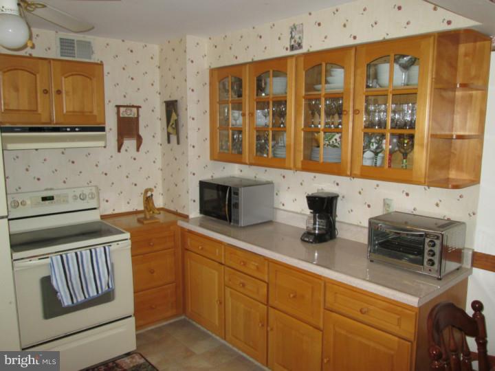 12107 Thornton Road Philadelphia, PA 19154 - Photo 5 of 25 Kitchen