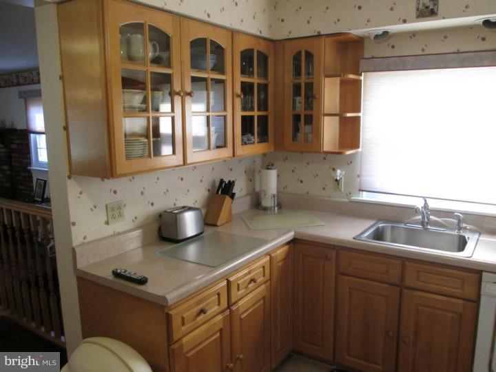 12107 Thornton Road Philadelphia, PA 19154 - Photo 6 of 25 Kitchen