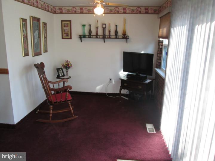 12107 Thornton Road Philadelphia, PA 19154 - Photo 10 of 25