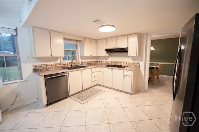 $2,450 | 808 Birchwood Road, Savannah, GA 31419