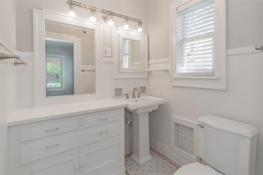 2311 Warner Road Fort Worth, TX 76110 - Photo 13 of 37