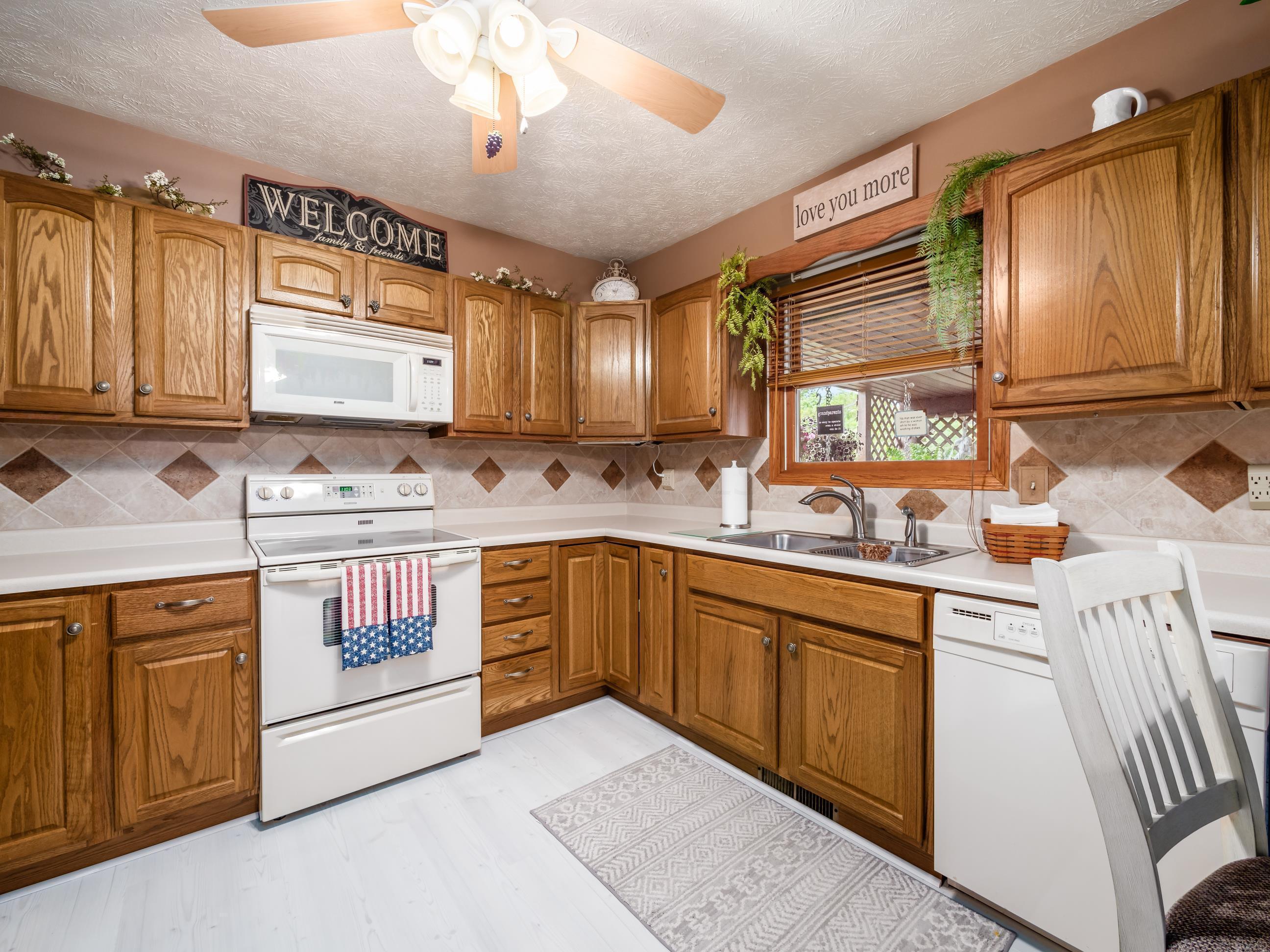 640 Rix Mills Road New Concord, OH 43762 - Photo 10 of 34 640 Rix Mills-eat-in kitchen 6