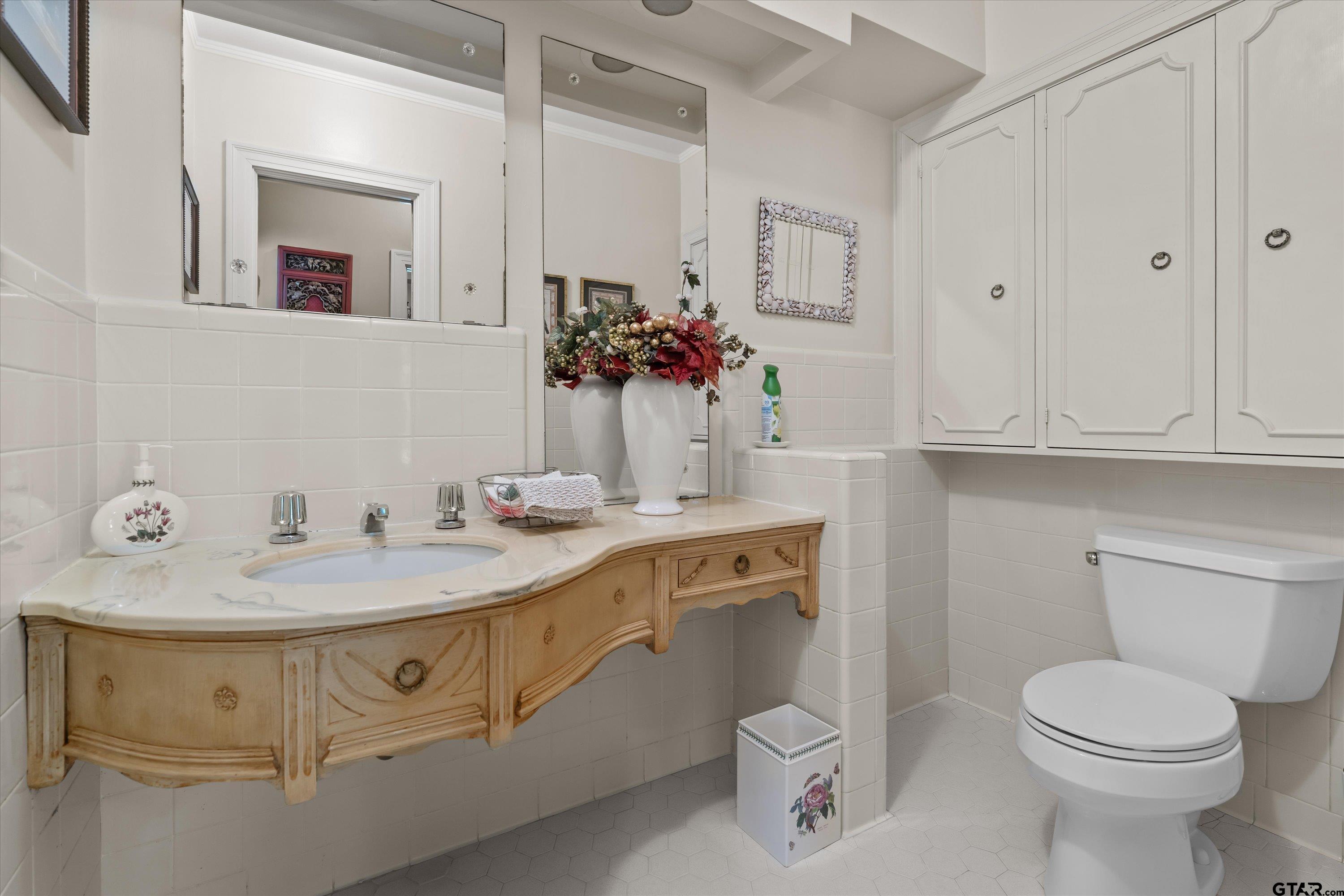 121 Fair Lane Tyler, TX 75701 - Photo 15 of 46 a bathroom with a sink toilet and mirror