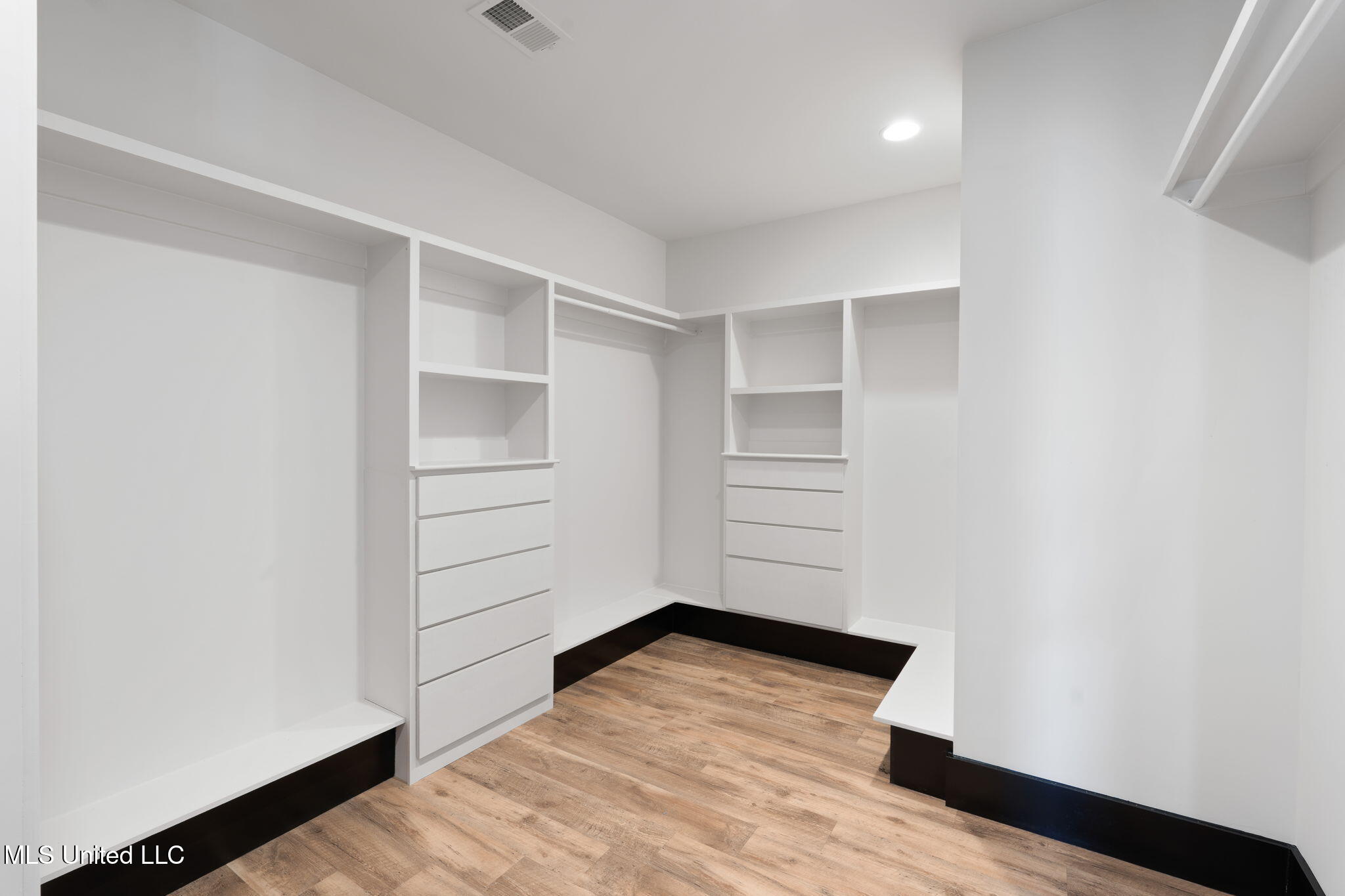 5199 Brook Lane Hernando, MS 38632 - Photo 28 of 47 Primary Closet