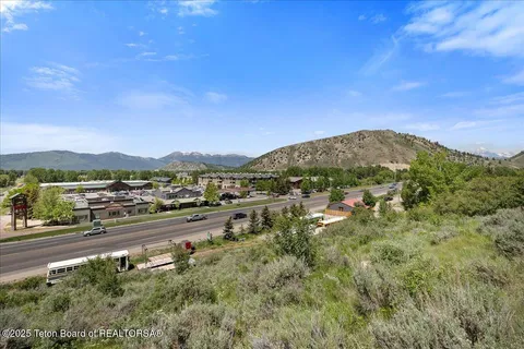 $19,500,000 | 1400-1450 Highway 89, Jackson, WY 83001