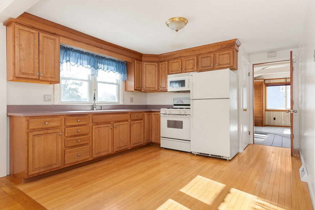 23 School Street Rowley, MA 01969 - Photo 3 of 28