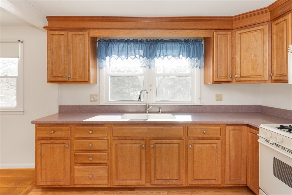 23 School Street Rowley, MA 01969 - Photo 4 of 28