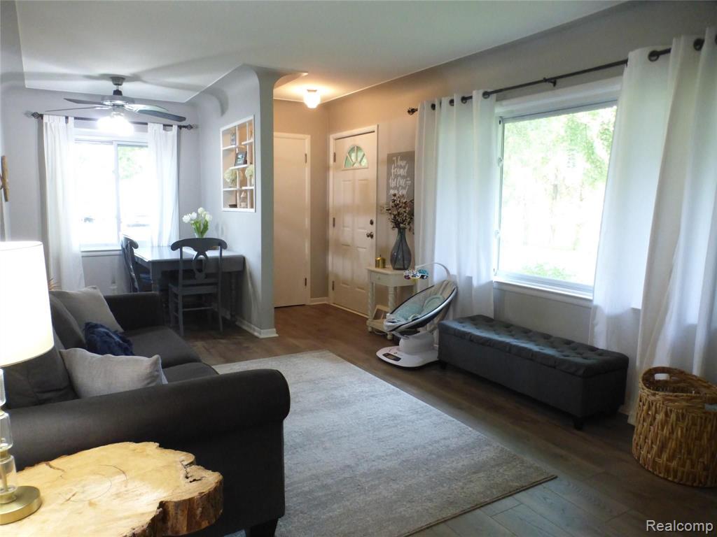 3460 Watkins Lake Road Waterford, MI 48328 - Photo 12 of 27