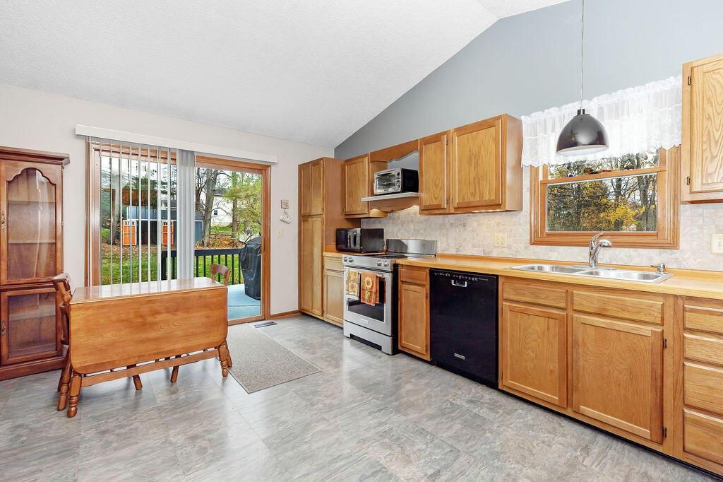 141 Hillgail Road Southwest Pataskala, OH 43062 - Photo 12 of 44 Kitchen